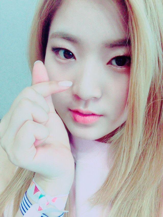 익들아 이거 젖살 빠진걸까?? | 인스티즈