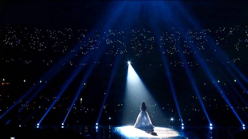 박제가 시급한 아이유의 디즈니st 드레스.jpg | 인스티즈