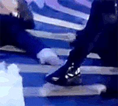 ㄱ 황민현 배진영 무대 위에서 손장난 치는거 ㄹㅇ 간질간질해 | 인스티즈