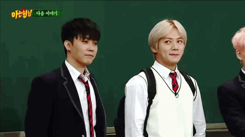 남자게스트 최초로 아형에 왕리본 달고 나온 아이돌.gif | 인스티즈
