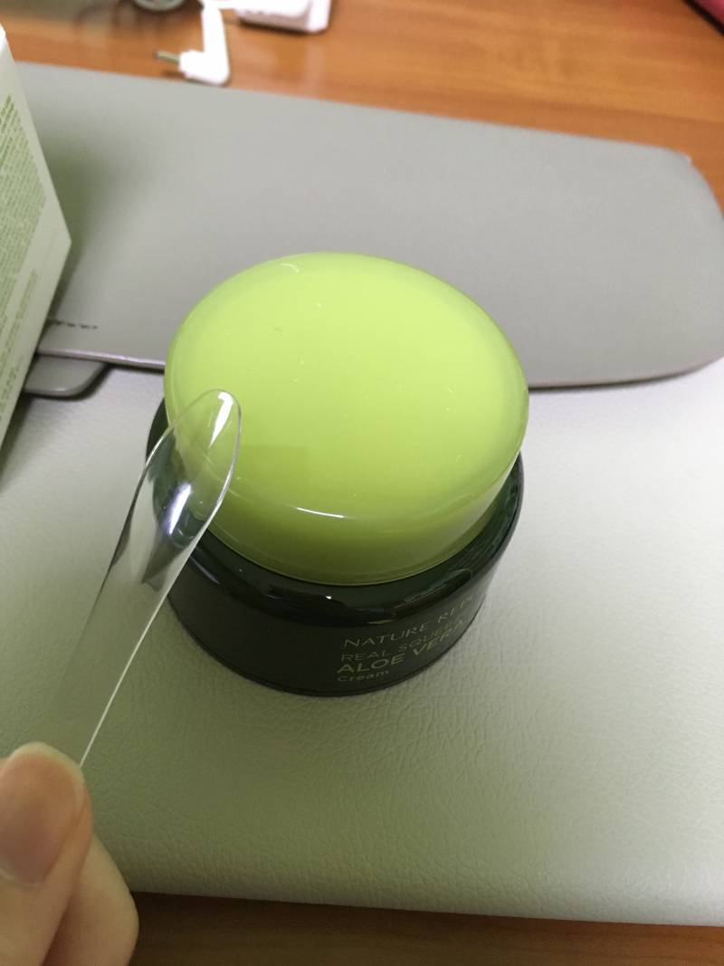 네이처 알로에베라 크림을 샀는데 숟가락이 들어있다 | 인스티즈