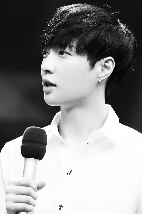 [EXO/레이] 길 찾아준 천사아저씨랑 사귀는 썰 (부제: 행복할 수 있는 이유) | 인스티즈