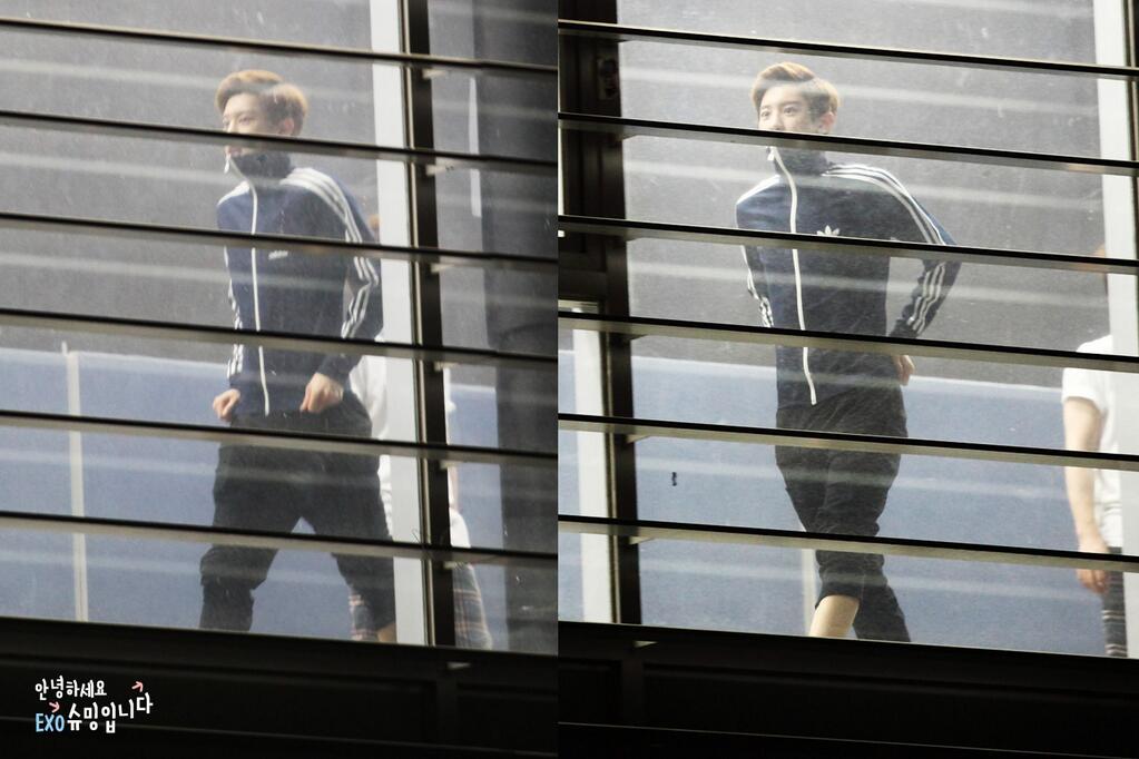 아디다스+나이키 져지를 합쳐놓은 한 아이돌의 무대 의상 | 인스티즈