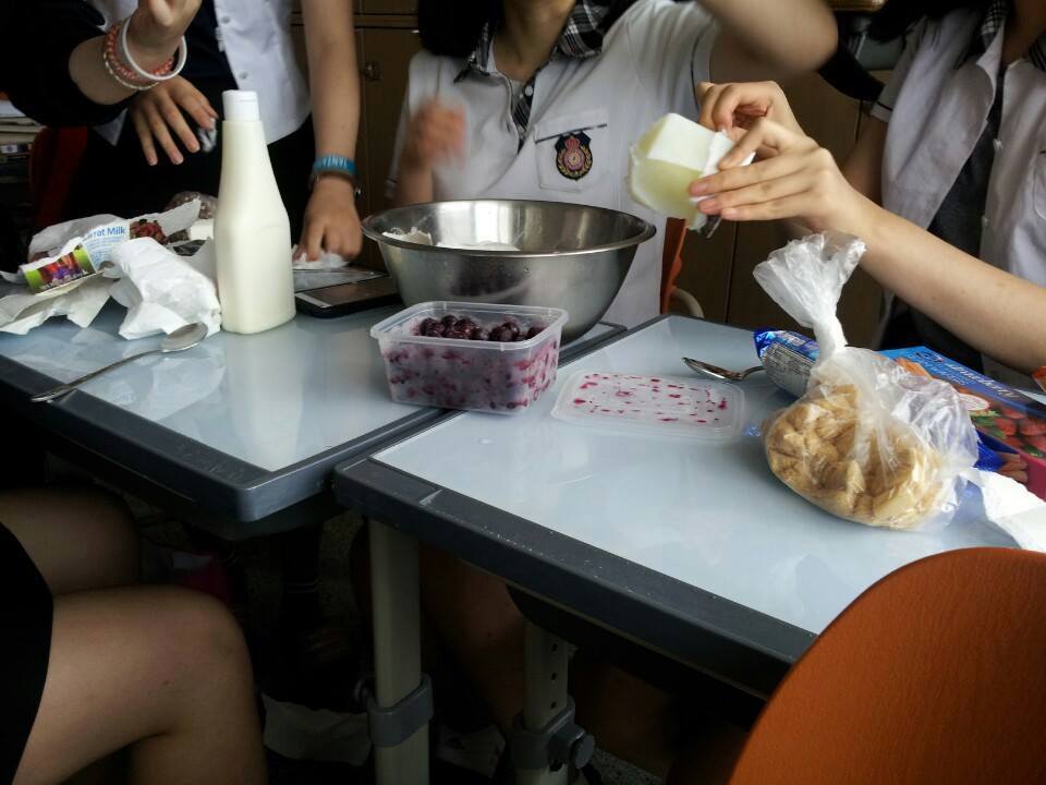 여자애들 뭐 먹을 때 스케일ㄷㄷ .jpg | 인스티즈