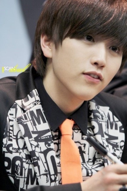 평소와 웃을때 차이가 커보이는 아이돌.jpg | 인스티즈