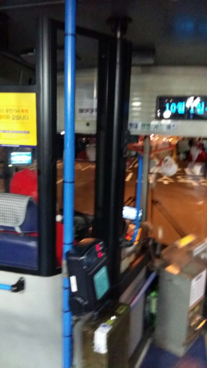 산타복입고 운전하시는 버스기사님 ~^^♡ | 인스티즈