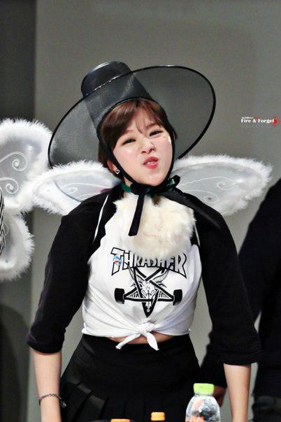 자꾸만 걸그룹답지 않은 매력 뽐내는 트와이스 정연.jpg | 인스티즈