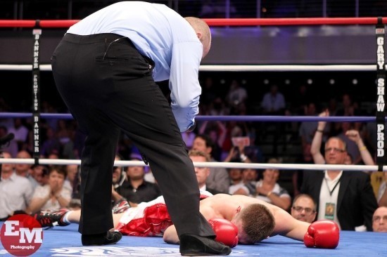 자기 턱을 내주고도 카운터 쳐서 역 KO를 따내는 공략불가능 복싱계 끝판왕 본좌 골로프킨.GIF | 인스티즈