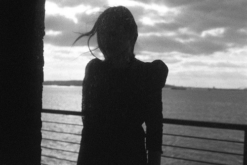 얼어붙은 호수는 아무것도 비추지 않는다 | 인스티즈