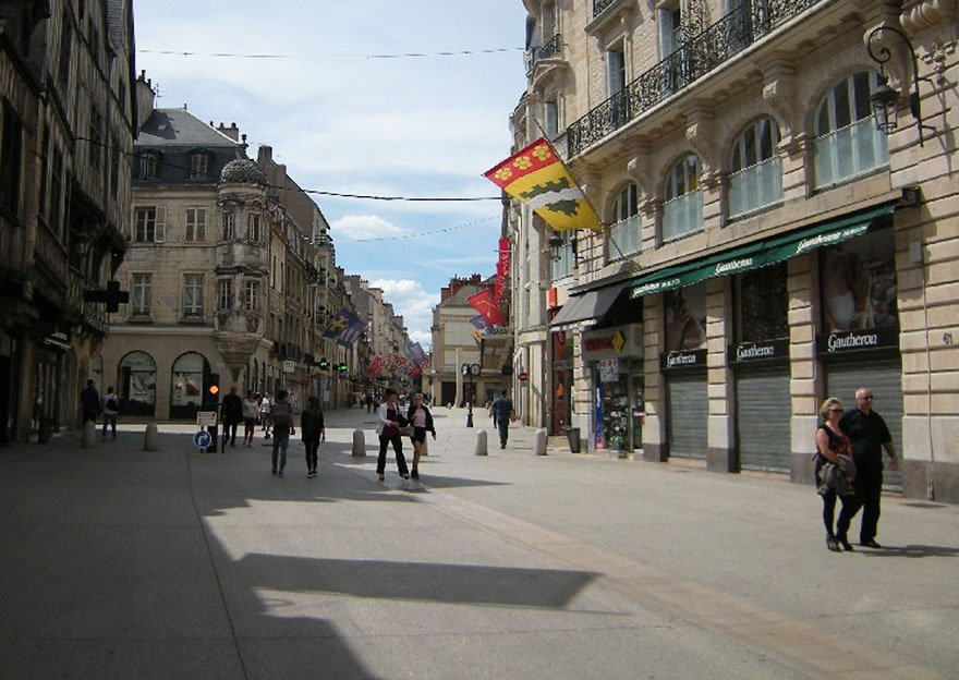 세계2차 대전 70년 후 같은 장소(프랑스 디종)에서 재촬영된 사진...jpg | 인스티즈