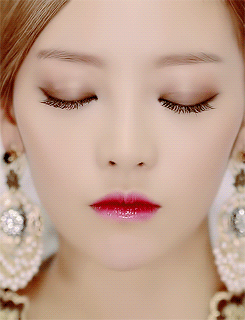 채널 돌리다가 구하라 강지영 미모에 넋 놓고 본 무대 | 인스티즈