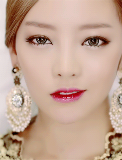 채널 돌리다가 구하라 강지영 미모에 넋 놓고 본 무대 | 인스티즈