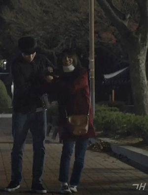 [응답하라1988] 드디어 콘서트에 가게 된 정환*덕선 수여이 첫 손잡음.avi.gif | 인스티즈