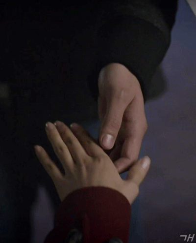 [응답하라1988] 드디어 콘서트에 가게 된 정환*덕선 수여이 첫 손잡음.avi.gif | 인스티즈