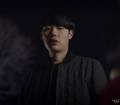 [응답하라1988] 드디어 콘서트에 가게 된 정환*덕선 수여이 첫 손잡음.avi.gif | 인스티즈