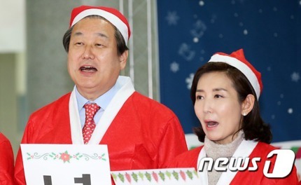 성탄 캐럴 부르는 김무성-나경원 | 인스티즈