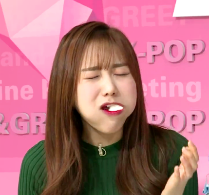 자꾸 셀카에서 밑장 빼는 여자 아이돌 | 인스티즈