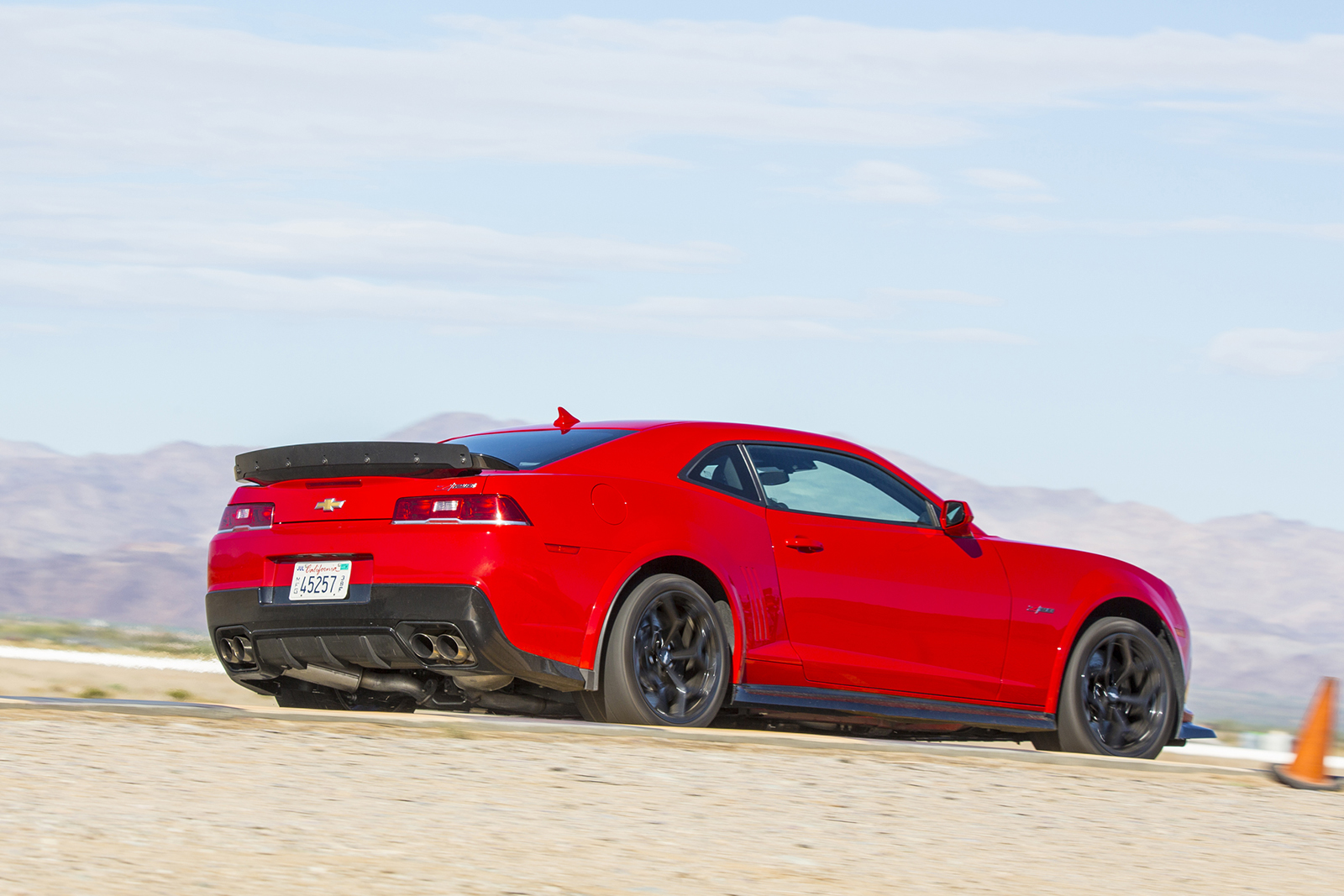 포드 머스탱 쉘비 GT350R vs 쉐보레 카마로 Z/28 | 인스티즈