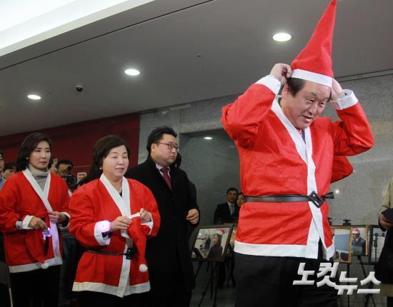 산타옷 입은 김 무 성 | 인스티즈