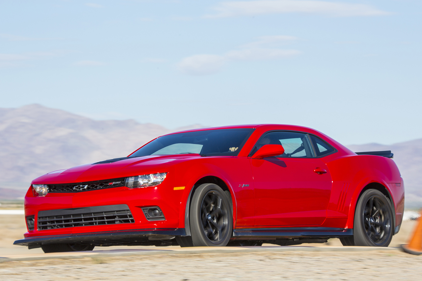 포드 머스탱 쉘비 GT350R vs 쉐보레 카마로 Z/28 | 인스티즈