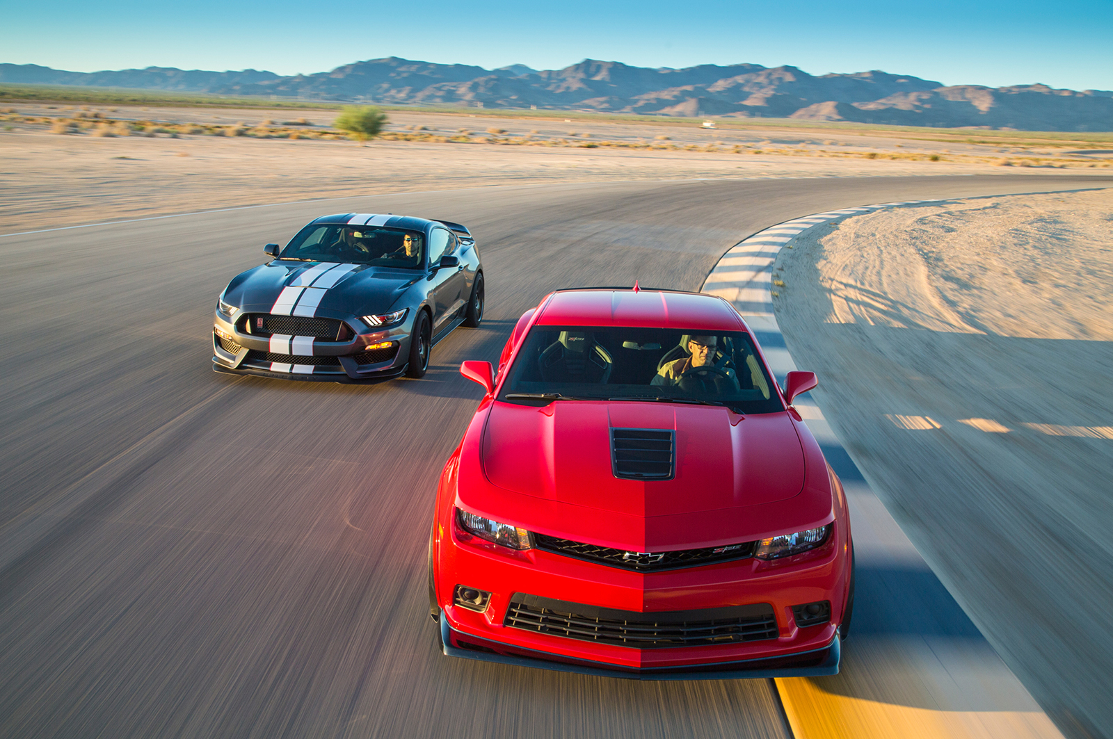 포드 머스탱 쉘비 GT350R vs 쉐보레 카마로 Z/28 | 인스티즈