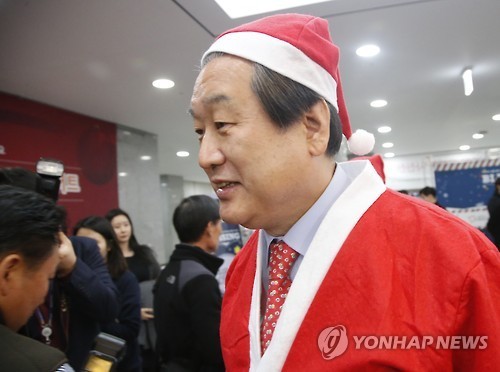 산타옷 입은 김 무 성 | 인스티즈