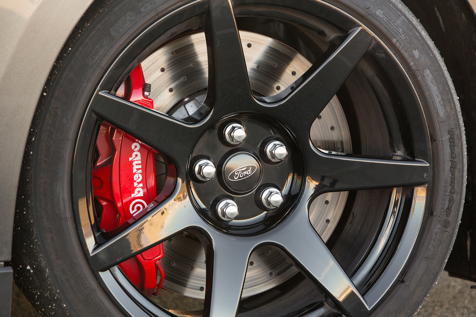 포드 머스탱 쉘비 GT350R vs 쉐보레 카마로 Z/28 | 인스티즈