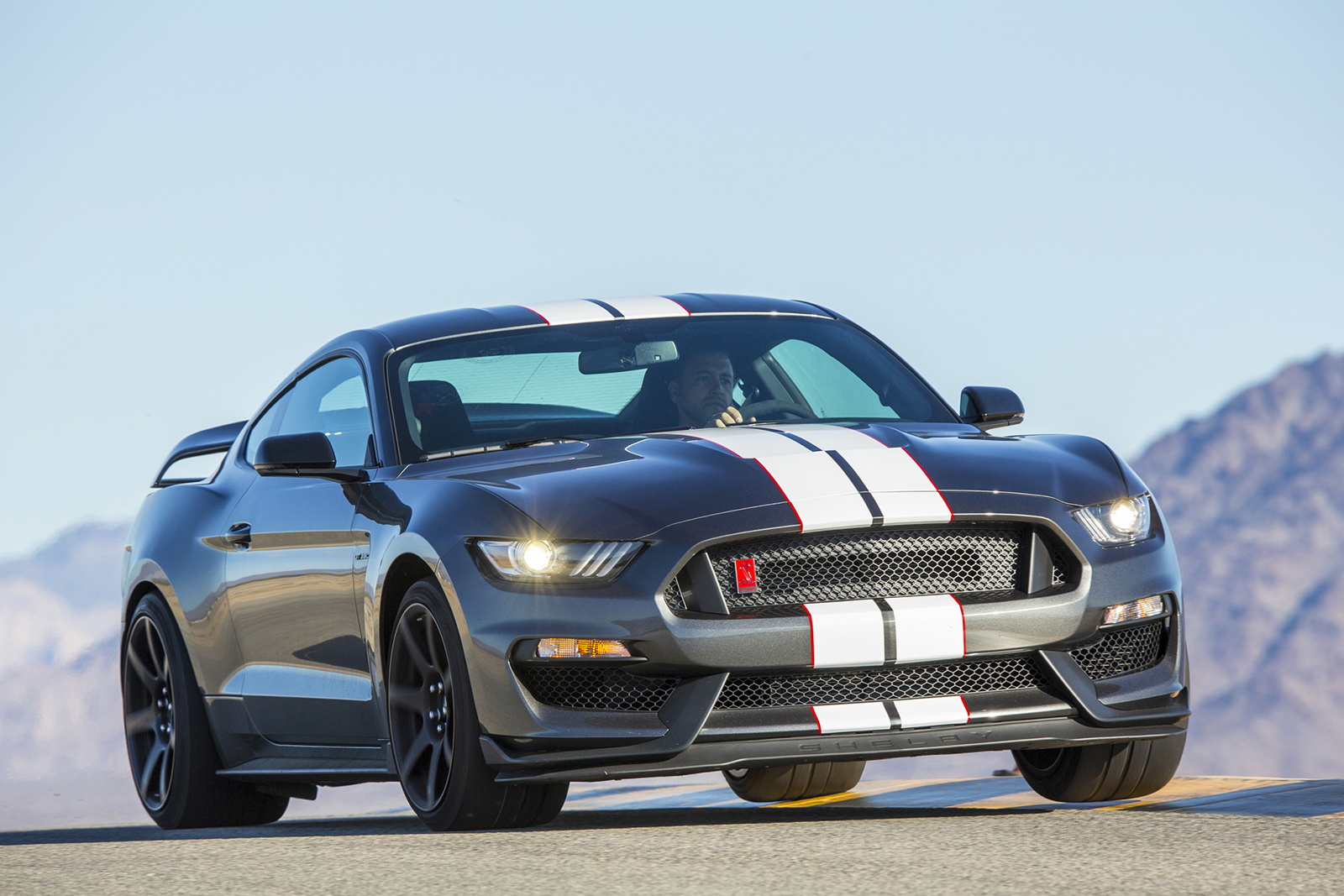 포드 머스탱 쉘비 GT350R vs 쉐보레 카마로 Z/28 | 인스티즈