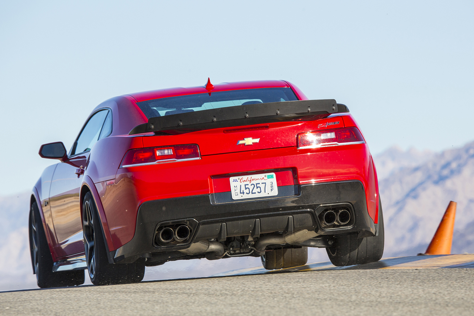 포드 머스탱 쉘비 GT350R vs 쉐보레 카마로 Z/28 | 인스티즈