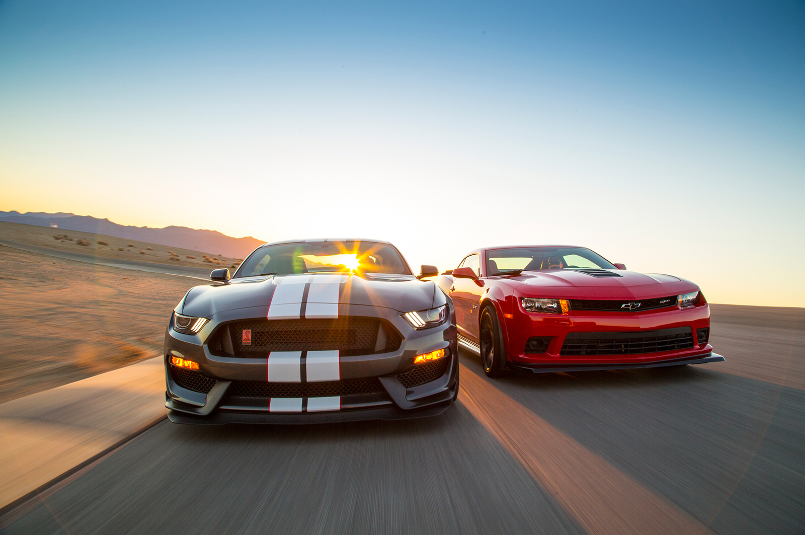 포드 머스탱 쉘비 GT350R vs 쉐보레 카마로 Z/28 | 인스티즈