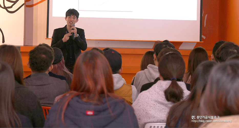 자극적인 중국어 샘(저는 학생들이 제 강의를 듣고 지루해 하는 모습을 보고있을 수가 없어요) | 인스티즈