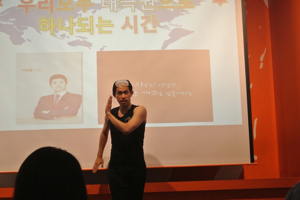 자극적인 중국어 샘(저는 학생들이 제 강의를 듣고 지루해 하는 모습을 보고있을 수가 없어요) | 인스티즈