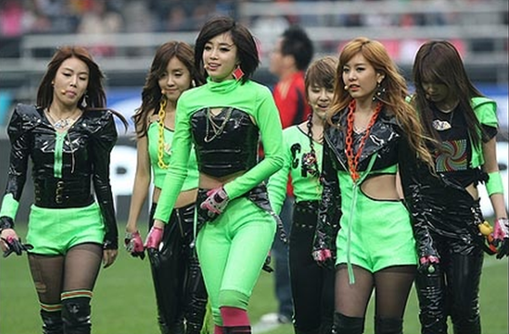 코디랑 싸웠나....? 보고 헉 하게 되는 아이돌 코디 | 인스티즈