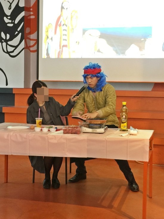 자극적인 중국어 샘(저는 학생들이 제 강의를 듣고 지루해 하는 모습을 보고있을 수가 없어요) | 인스티즈