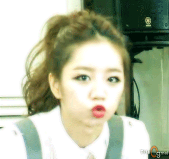 카메라보고 끼부리는 혜리.gif | 인스티즈