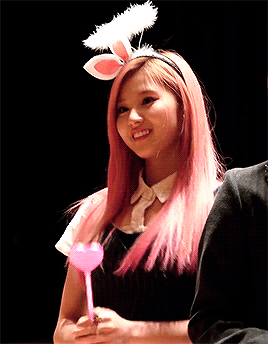 몰래 먹고 비밀로 해달라는 트와이스 사나.gif | 인스티즈