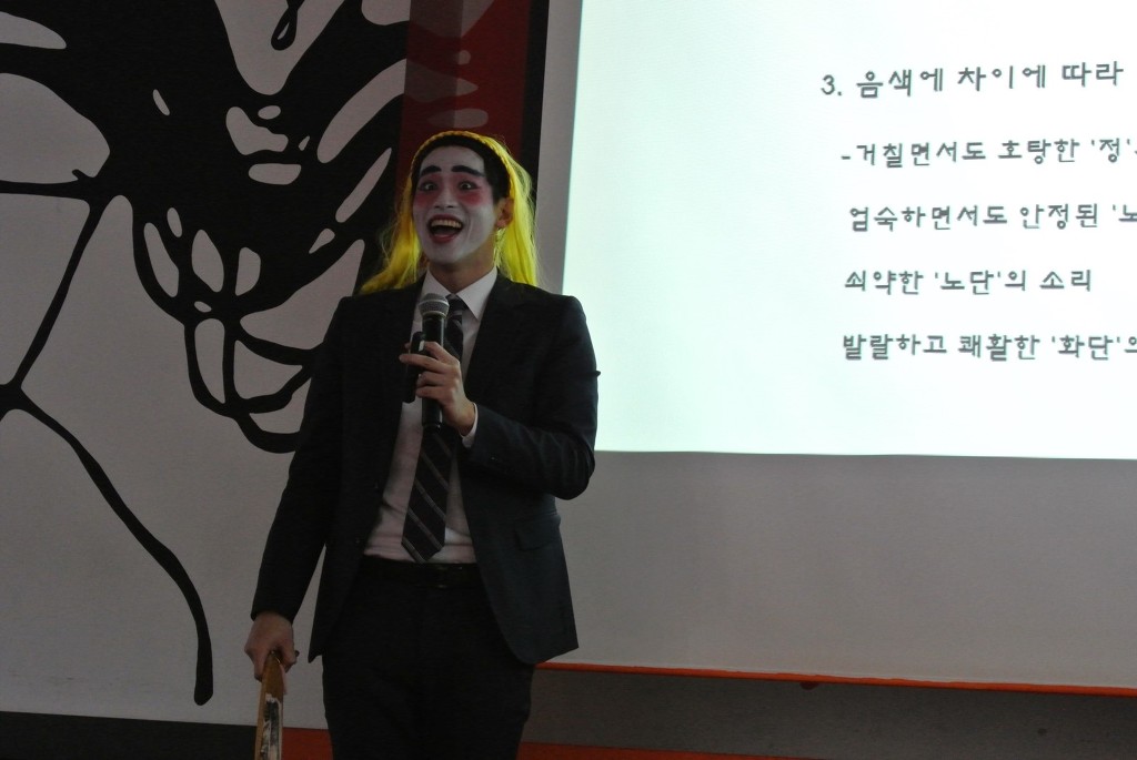 자극적인 중국어 샘(저는 학생들이 제 강의를 듣고 지루해 하는 모습을 보고있을 수가 없어요) | 인스티즈