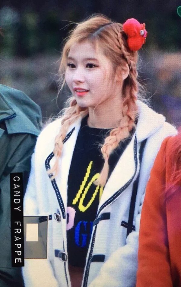 식스틴시절 떠오르게하는 오늘자 트와이스 사나.jpg | 인스티즈