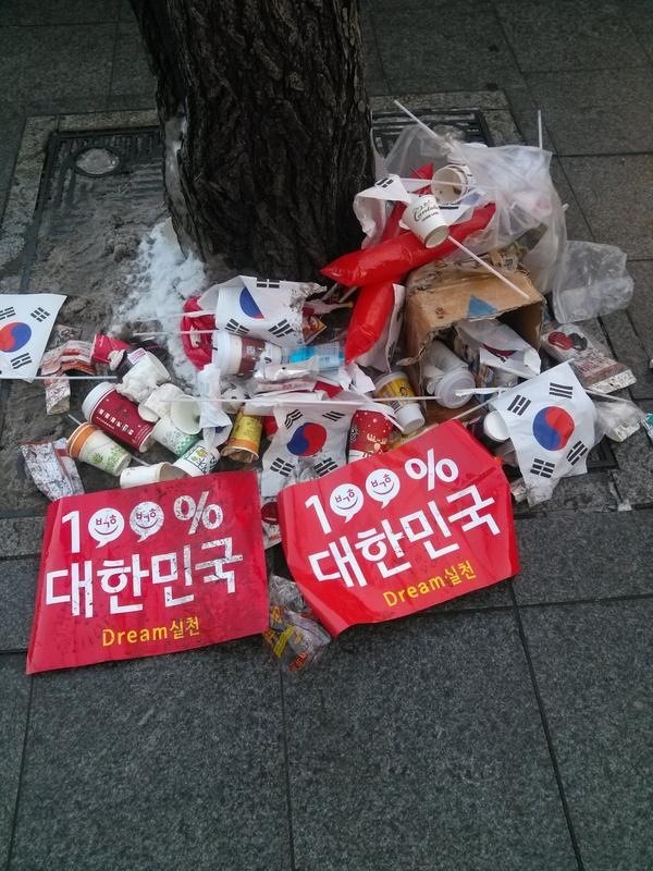 흔한 애국 보수들의 태극기 관리방법 | 인스티즈