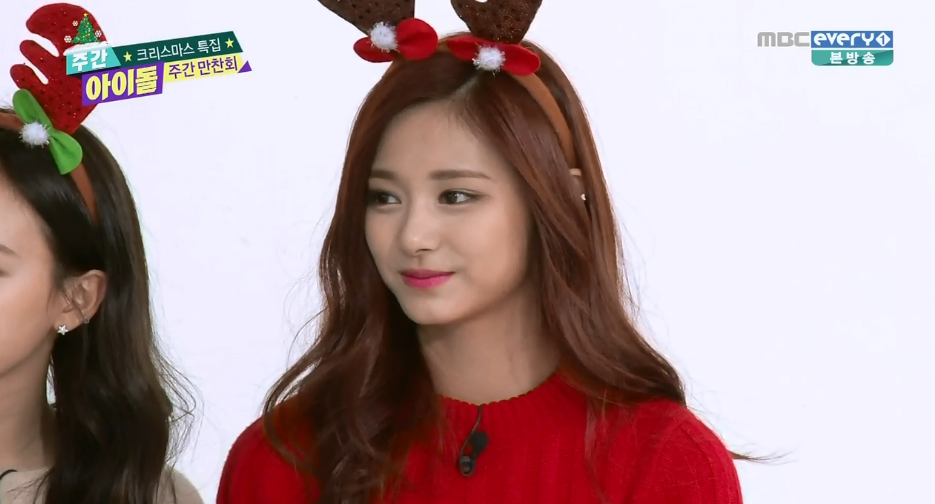 주간아이돌 혼자 돋보이는 쯔위.jpg | 인스티즈