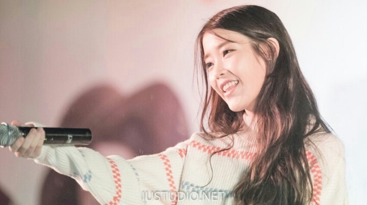 [15.10.10] 아이유 멕시카나 행사.swf | 인스티즈