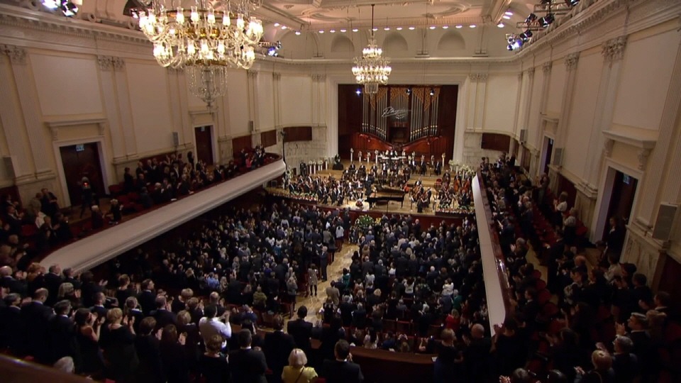 폴란드 대통령에게 직접 금메달 수여받은 쇼팽 콩쿠르 우승자 조성진.jpg ㄷㄷㄷㄷ | 인스티즈