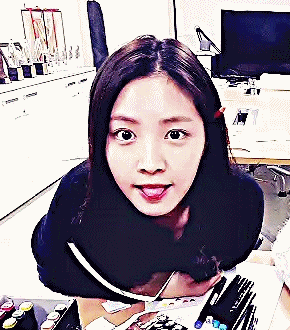 에이핑크) 동생한테 영상 편지하라니까 질색하는 손나은 ㅋㅋㅋ | 인스티즈