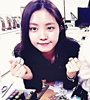 에이핑크) 동생한테 영상 편지하라니까 질색하는 손나은 ㅋㅋㅋ | 인스티즈