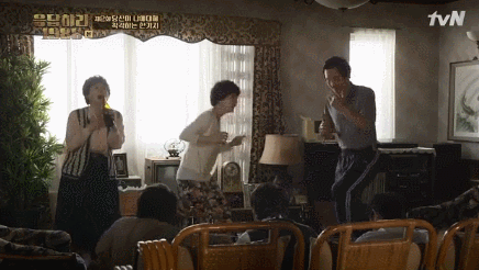 [응답하라1988] 택이 아빠 아까 제가 뭐 사라 캤습니까. 돈 생기면 제가 뭐 사라 캤지요.swf | 인스티즈