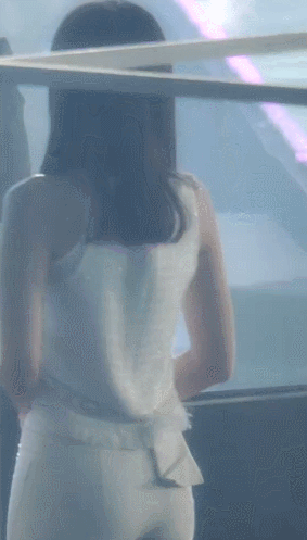 손나은 움직이는 뒤태 | 인스티즈