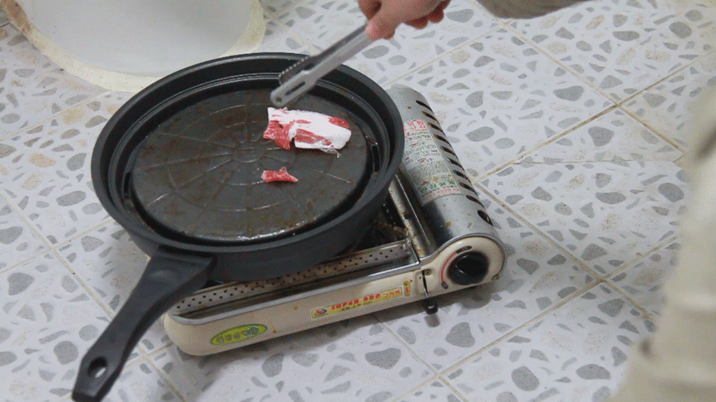 고기 구워 먹다가 이 폭발해서 난장판 됐습니다 | 인스티즈