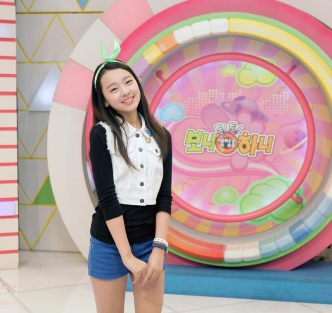 요즘 초딩들한테 인기 많은 보니하니 이수민 애교모음.swf | 인스티즈