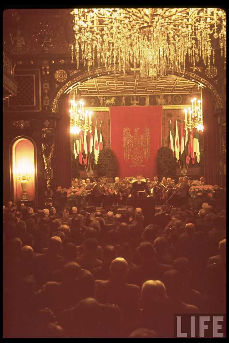 전쟁 준비하는 히틀러.jpg | 인스티즈