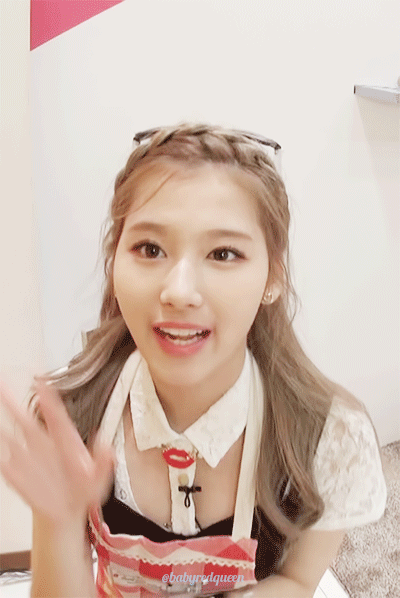 트와이스 사나 비주얼 정점 찍었던 날.gif | 인스티즈